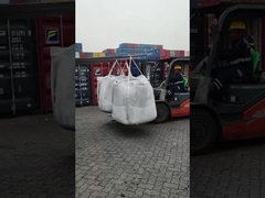 laoding le conteneur à la cour gauche