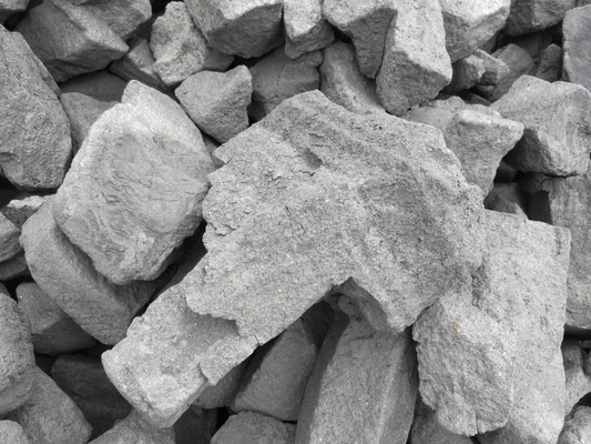 Basse valeur 7400kj/Kg petit Porocity calorifique minérale de coke de four de la cendre 8% de soufre