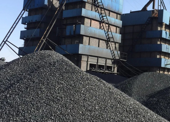 Le charbon noir de sidérurgie, contenu de carbone de 95% a calciné le coke de pétrole